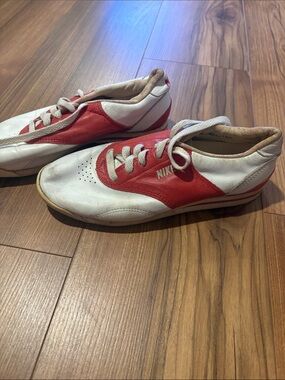 Vintage Nike White and Red Low-Top Sneakers